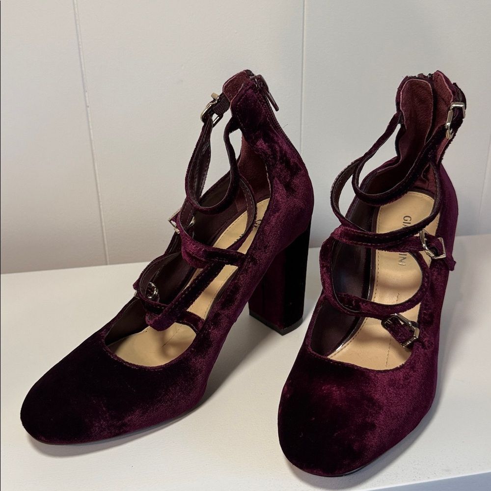 Gianni Bini red/purple velvet heels with straps closed toe woman’s size 8 heels